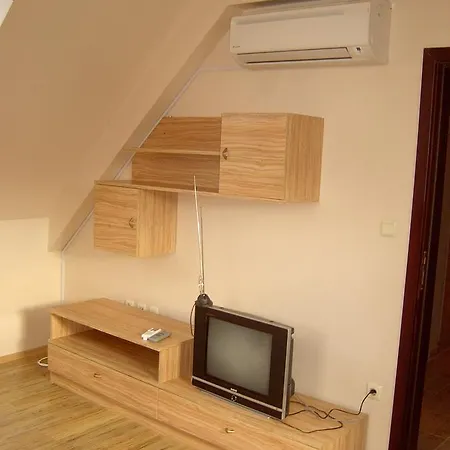 Topcity Apartment *